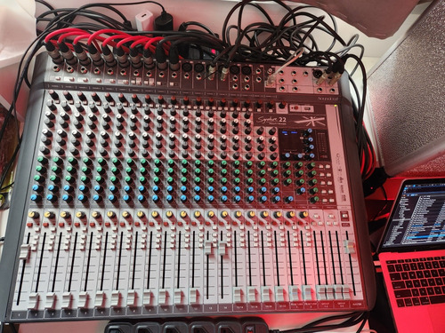 Mesa De Som Multicanal Soundcraft Mtk 22