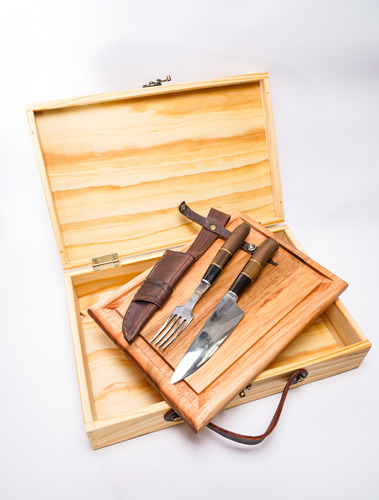 Set De Asado En Valijita De Madera.cuchillo, Tenedor, Tabla