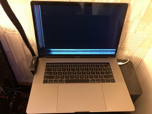 Macbook Pro Tela Quebrada, Funcionando Conectado No Monitor