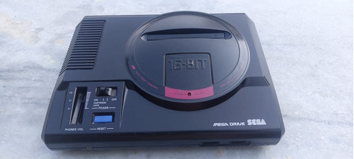 Vídeo Game Mega Drive Sega 16-bit Com Defeito Não Liga Vendo Como Está Não Acompanha Acessorios 