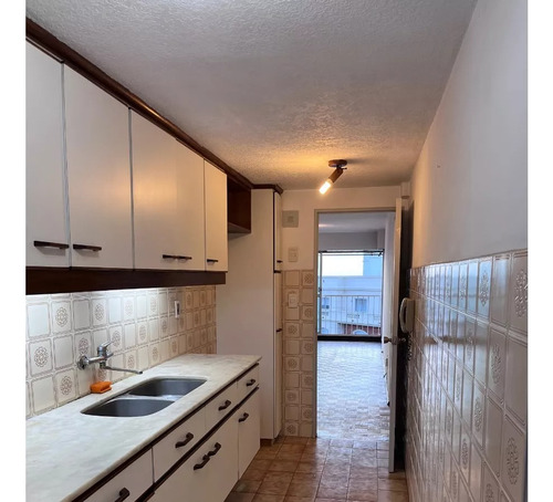 Hermoso Apartamento En Tres Cruces. Av 8 De Octubre Y Bv Artigas. A Mts De Terminal Tres Cruces. Piso 13 Al Frente.