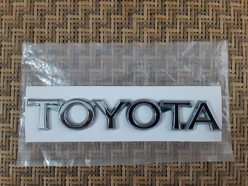 Emblema Toyota De Tapa Maleta De Corolla Baby Camry Usado. Foto 3