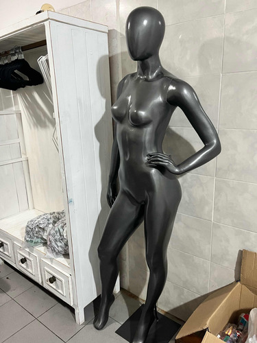 Maniquí Mujer Peltre Fibra De Vidrio 