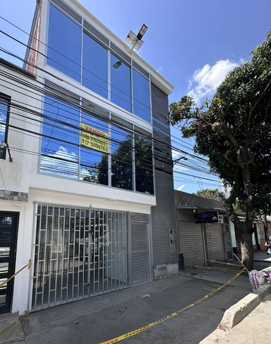 Oferta!! Edificacion De 3 Pisos Con Locales Comerciales Y Apartamento Duplex