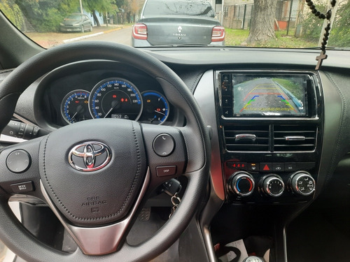 Camara De Marcha Atras Toyota Yaris Audio 2019/21 Instalada