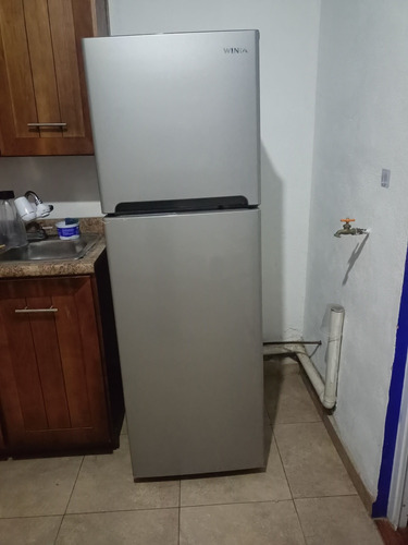 Refrigerador Semi-nuevo Marca Winia 