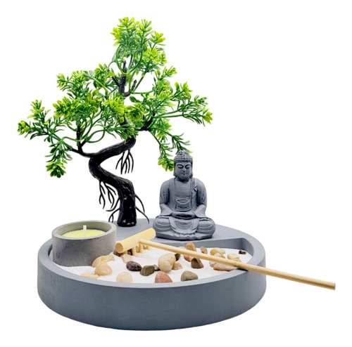 Jardín Zen Buda  En Estado De Meditación Con Bonsaí Y Vela
