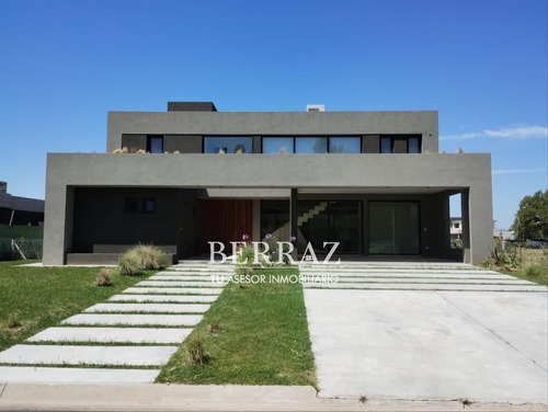 Casa Venta 5 Ambientes En La Calesa Pilará Lote De 930 M2