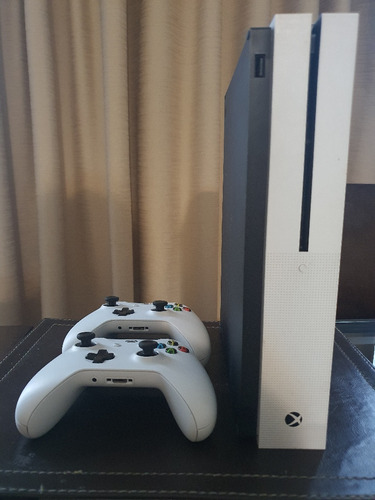 Xbox One De 1tb + 2 Controles