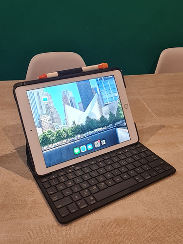 iPad 6 Generación + Teclado Logitech+ Lápiz Logitech