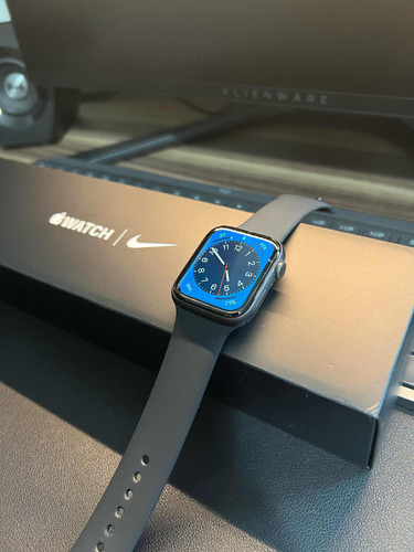 Apple Watch Series 5 - Nike