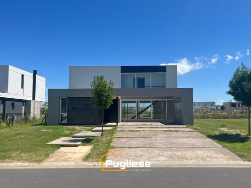 Casa A Estrenar En Costas Puertos Escobar Pileta Laguna Cochera