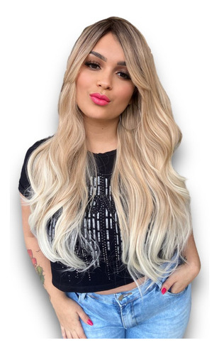 Peruca Wig Ondulada Fibra Premium Modelo Megan 70 Cm Tamanho Da Base Regulável Tonalidade Loiro Claro