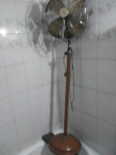 Ventilador Antiguo Usado.funciona Impulsandolo.faltacajagiro