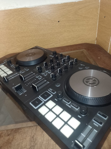 Controlador Dj Traktor Kontrol S2 Mk3