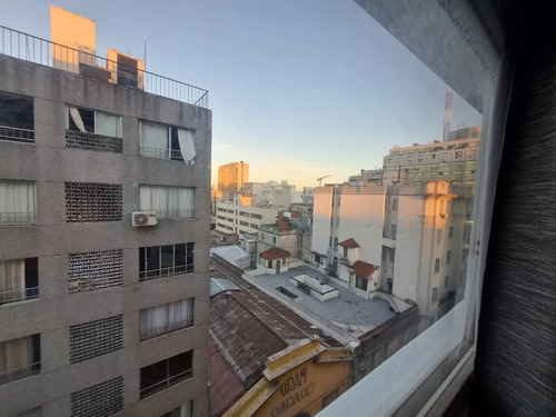 Apto Amoblado En Centro. Tacuarembó Y Av 18 De Julio. A Mts De Facultad De Derecho. Piso 7 Al Frente. - Imagen 4