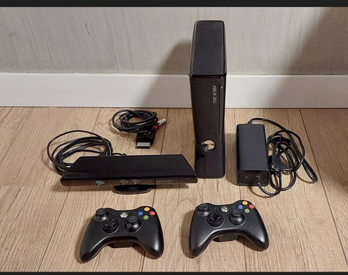 Microsoft Xbox 360 Slim 250gb Kinectis 2 Controles