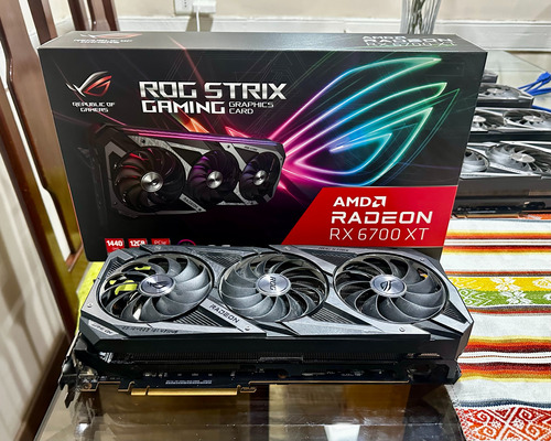 Tarjeta De Video Amd Asus Rog Strix Radeon 6700 Sr Rx6700xt