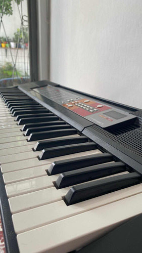 Teclado/piano Yamaha Psr F50. Poco Uso