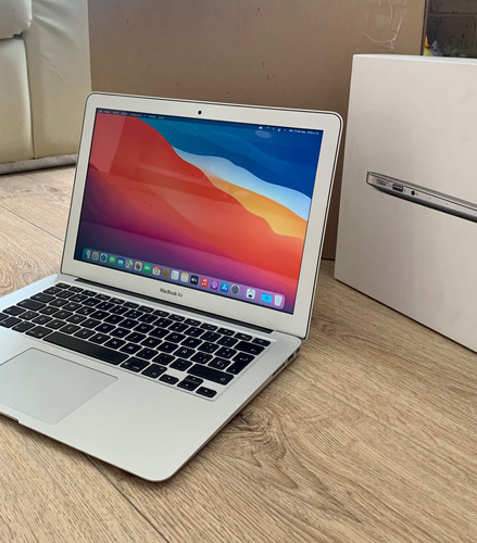 Macbook Air A 1466 / Pantalla 13 Pulgadas  121 Gb / Año 2015