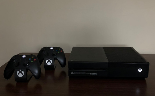 Microsoft Xbox One + 2 Joysticks Con Soportes + 4 Juegos