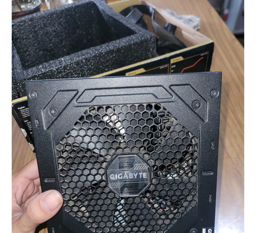 Fuente Gigabyte 1000w 80 Plus Gold Modular Color Negro