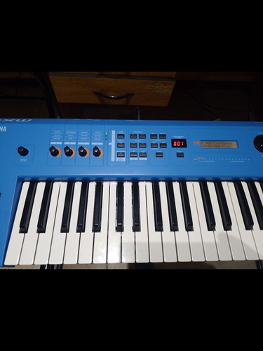 Sintetizador Yamaha Mx61