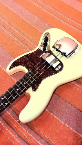 Bajo Squier Jazz Bass California Series