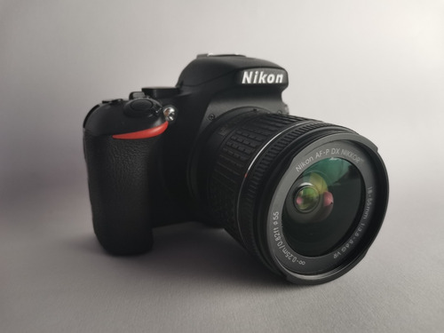 Camara Reflex Nikon D5600 + Lente 18-55mm + 50mm + 2 Bateria