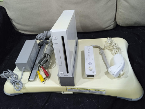 Nintendo Wii + Balance Board + 24 Juegos En Sd + Controles