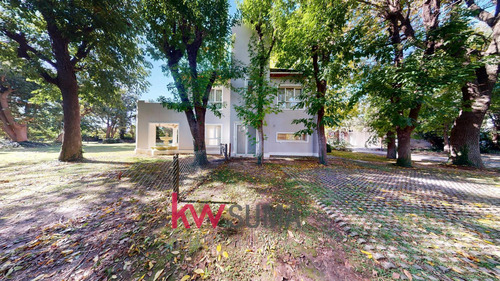 Casa En Venta En Abril Club De Campo - Imagen 2