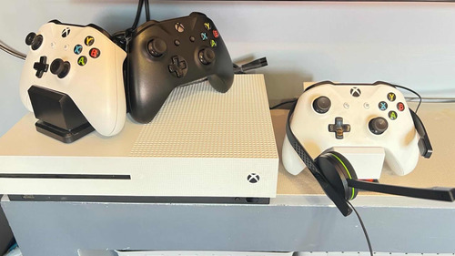 Xbox One S 1tb - 3 Controles, Juegos, Micrófono. Como Nuevo!
