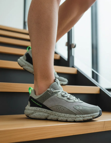 Tenis Under Armour Hombre Charged Verssert 3025750304