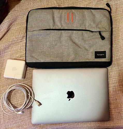 Apple Macbook Pro 13 Inch, 2016, 8gb, 256gb Ram, I5