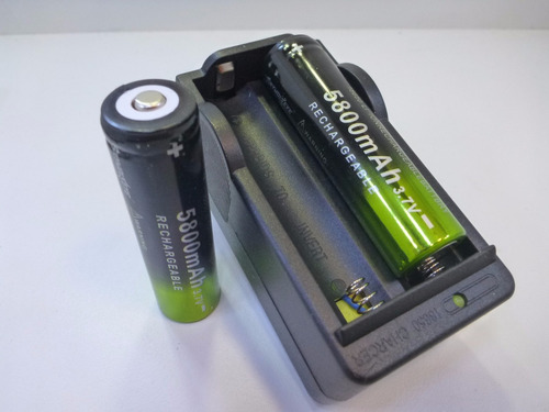 2 Baterias 18650 3.7v 5800mah  Recargables Y Cargador