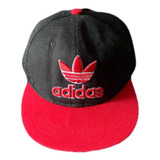 Gorra adidas - Vicera Plana - Negra Y Roja