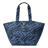 Tote Victorias Secret Con Cierre Color Azul, Logo Enfrente. Acabado De Los Herrajes Tela Color Azul Correa De Hombro Azul Diseño De La Tela Azul