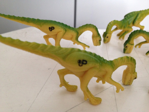 Compsognathus (compy) Mordiendo Jurassic Park 925 C/u