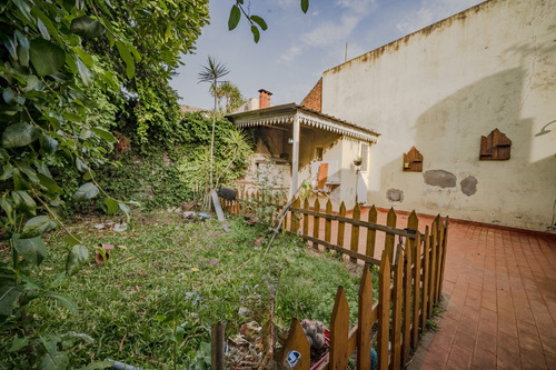 Venta. Casa De 3 Ambientes. Con Patio Y Parrilla. En San Martin. Reservada