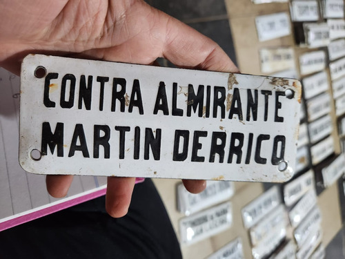 Cartel Antiguo Enlozado De Calle Contra Alm. Martin Derrico