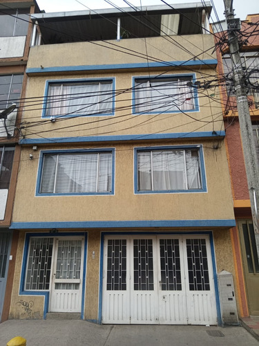 Venpermuta Casa De 4 Pisos En Suba Bogota