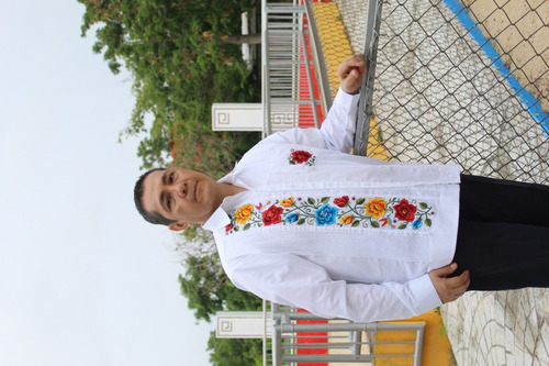 Guayabera Yucateca Bordada. Colibrí Ml.  T. Extras