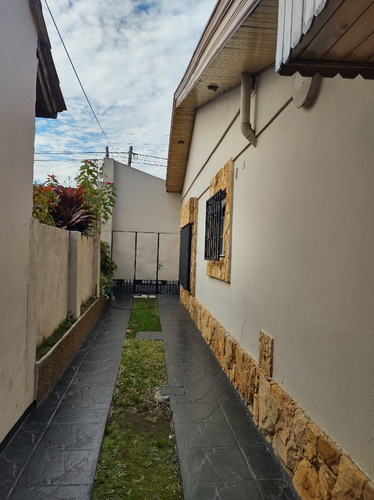 Casa En Venta 4 Ambientes Garage Quincho Temperley Permuta - Imagen 4