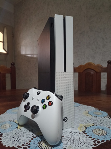 Xbox One S 1tb Hdr + 1 Joystick 