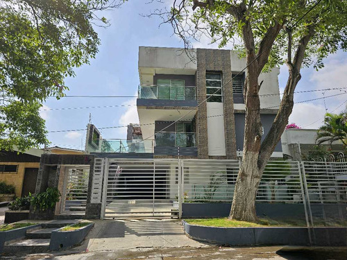 Arriendo Casa En Conjunto. El Poblado. Barranquilla.