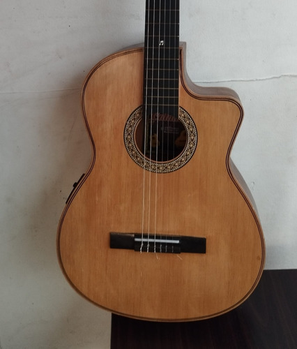 Guitarra Electroacustica Marca Cataluña Modelo Clasico Eq