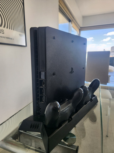 Ps4 Slim 1tb Con Stand Vertical, 2 Joystick Y Sims 4