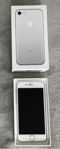 Apple iPhone 7 Plata De 32 Gb