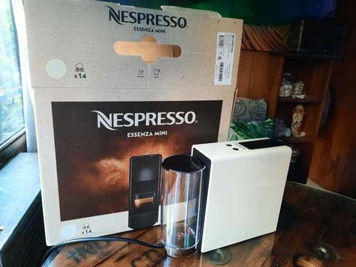 Cafetera Nespresso Essenza