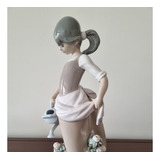 Bonita Figura De Porcelana De Lladro, Mujer Regando Plantas